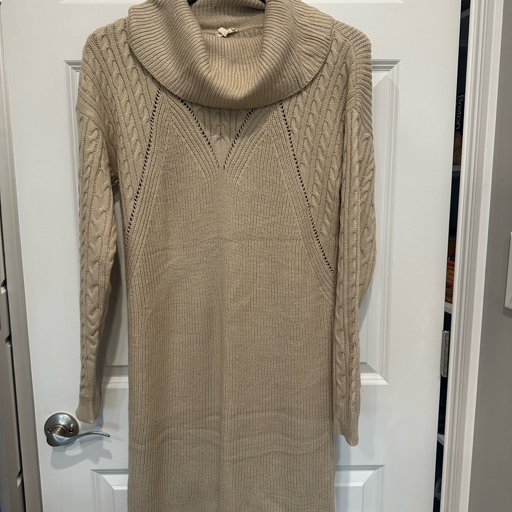 Elegant Cream Cable Knit Sweater Dress - Picture 3 of 6